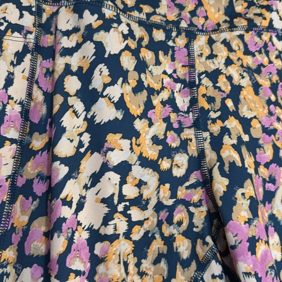 Tek Gear leggings with side pockets size large. - Picture 2 of 2